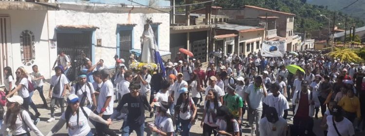 La Virgen de la Paz acompañó desde el sector El Centro hasta el Seminario Mayor la caminata