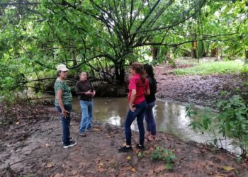 Fomficc inspeccionó un puente y los caños en Obispo Ramos de Lora