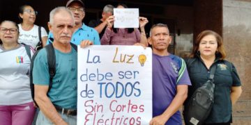 Veedores de La Gente Propone Valera entregan documento en oficinas de Corpoelec para exigir respuesta por constantes fluctuaciones