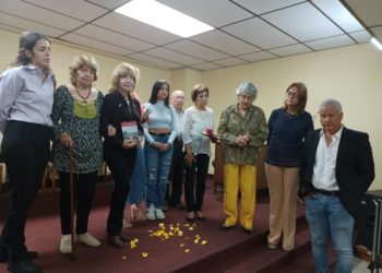 ENCUENTRO LITERARIO DE MUJERES TRUJILLANAS, UN MOMENTO DE GRAN BELLEZA POÉTICA