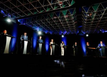 Primarias “entre partos y abortos”, en contra del oficialismo y opositores “rodilla en tierra”