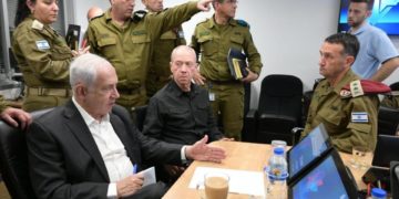 Netanyahu forma gobierno de emergencia junto a Gantz, líder opositor y exjefe del Ejército
