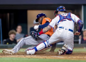 5-8. Javier y Altuve dan respiro a Astros en la Serie de Campeonato de la liga Americana