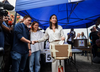 ONG de Venezuela piden a Petro influir para que le levanten sanción a María Corina Machado