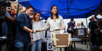 ONG de Venezuela piden a Petro influir para que le levanten sanción a María Corina Machado