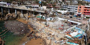 Sube a 305 la cifra de extranjeros rescatados en México tras el huracán Otis