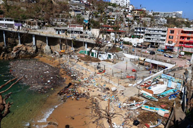 Vista de los daños causados por el paso del huracán Otis, en Acapulco, estado de Guerrero (México). EFE/David Guzmán