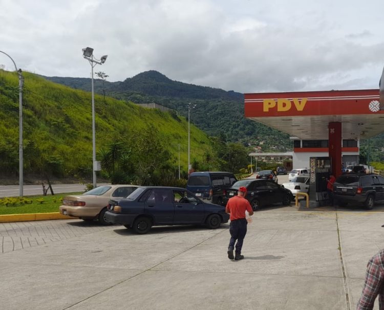 Desde la Mesa del Combustible sigue el trabajo de campo en las estaciones habilitadas en la ciudad de San Cristóbal.