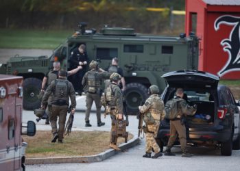 La Policía confirma 18 muertos y trece heridos en el doble tiroteo de Maine (EE.UU.)