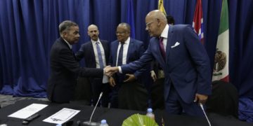 El Gobierno venezolano niega que el acuerdo con la oposición levante inhabilitaciones políticas