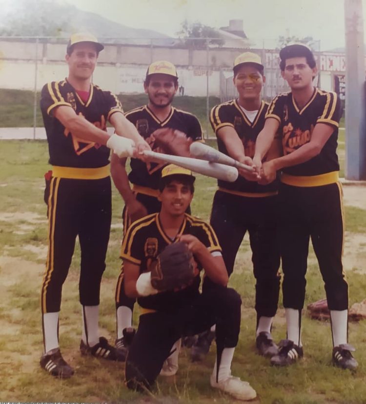 Jonny Moreno con el equipo de Kuikas de Trujillo, Gerardo Vetancourt, Raúl Trompi, Mariano Quintero y Gerardo Alvarez.