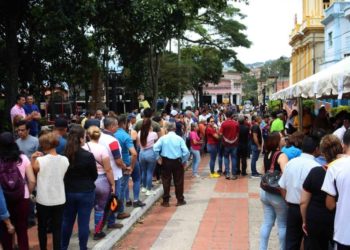 Táchira |Suspensión de suministro de gasolina, luz e internet no desmovilizó a los electores 
