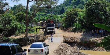 Con aportes de comunidades de la zona y transportistas esperan habilitar el paso en Onia para el transporte público