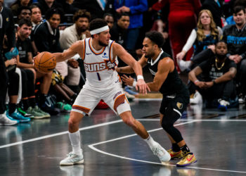 Booker reina en Nueva York, los Magic vuelan y los Bucks despiertan a tiempo
