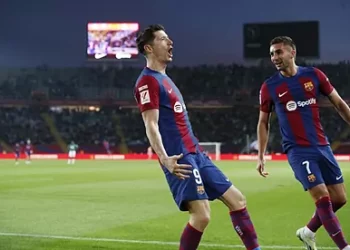 Barça remontó y derrotó 2-1 al Alavés para seguir tercero en LaLiga