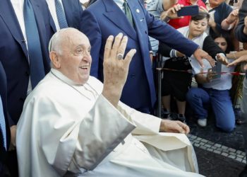 El papa dice que sufre «una bronquitis muy aguda, infecciosa», pero que ya no tiene fiebre