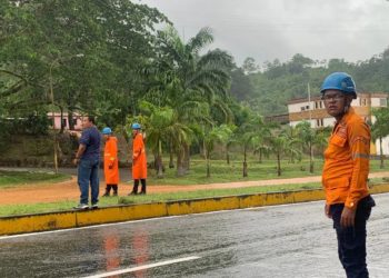 Crecida de río Castán afecta a 13 viviendas en Pampanito