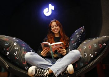 Los ‘Booktokers’ de TikTok: las nuevas formas de promover la lectura en la FIL de México