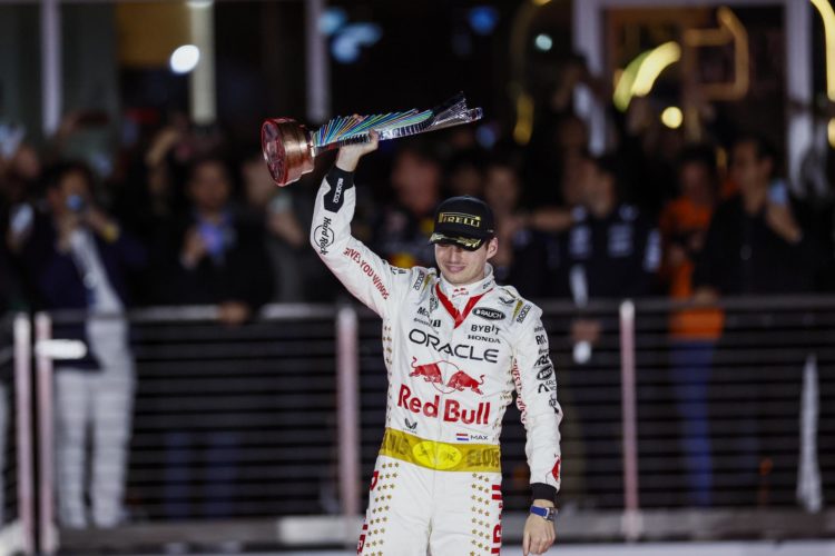 El piloto Max Verstappen ( Red Bull Racing) celebra el Gran Premio de Fórmula 1 de Las Vegas. EFE/EPA/ETIENNE LAURENT