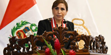 La fiscal general de Perú oficializa el cese de la jefa del equipo especial que la investiga