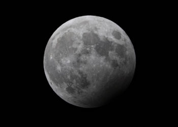 Científicos elaboran un nuevo mapa de la composición química de la superficie lunar