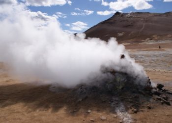 La probabilidad de erupción volcánica sigue elevada, con 700 nuevos terremotos en Islandia