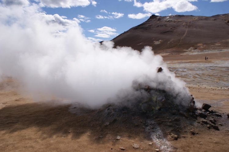 Fumarolas y campos de lava en Islandia.  EFE/JL Fdez-Checa