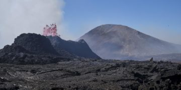 Continúa la actividad sísmica en Islandia, mientras aumentan niveles de dióxido de azufre