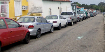 Cinco días en una cola para comprar gasolina que no llega