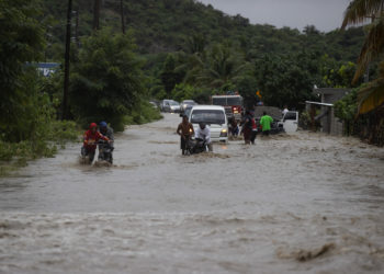 Las lluvias dejan un desaparecido y cientos de desplazados en República Dominicana