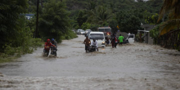 Las lluvias dejan un desaparecido y cientos de desplazados en República Dominicana