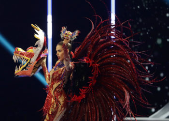 Las 84 aspirantes a Miss Universo 2023 lucen coloridos trajes en gala previa a la final