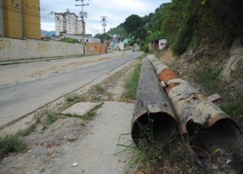 El “dolor de cabeza” del Sector Santo Domingo es su vía intransitable