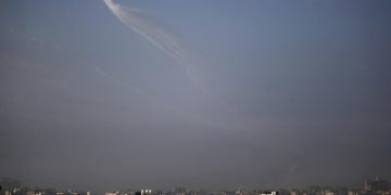 Ascienden a 9.700 los muertos en Gaza por los ataques israelíes, incluidos 4.000 menores