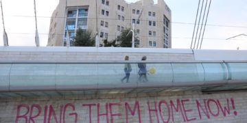 Acuerdo en Gaza incluirá tregua y canje de 50 rehenes por 300 presos, dice fuente egipcia