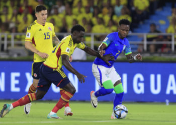 Vinícius sufre una rotura muscular y dice adiós a 2023