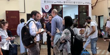 Cientos de personas con ciudadanía extranjera salen de «la pesadilla» de la guerra en Gaza