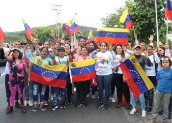 Alcaldesa de Angie Quintana promueve participación de valeranos en referendo consultivo del 3-D