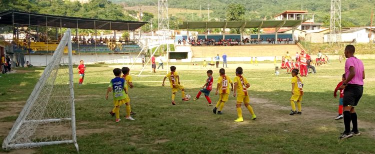 Jornada nueve del campeonato de Fútbol Menor “Corazón Vinotinto” en el estadio “Guillermo Briceño” de Motatán. (Fotos Douglas Abreu)