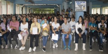 Jóvenes optan por educarse en el NURR