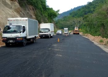 Gobierno bolivariano ejecuta plan bacheo en la Local 008