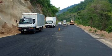 Gobierno bolivariano ejecuta plan bacheo en la Local 008