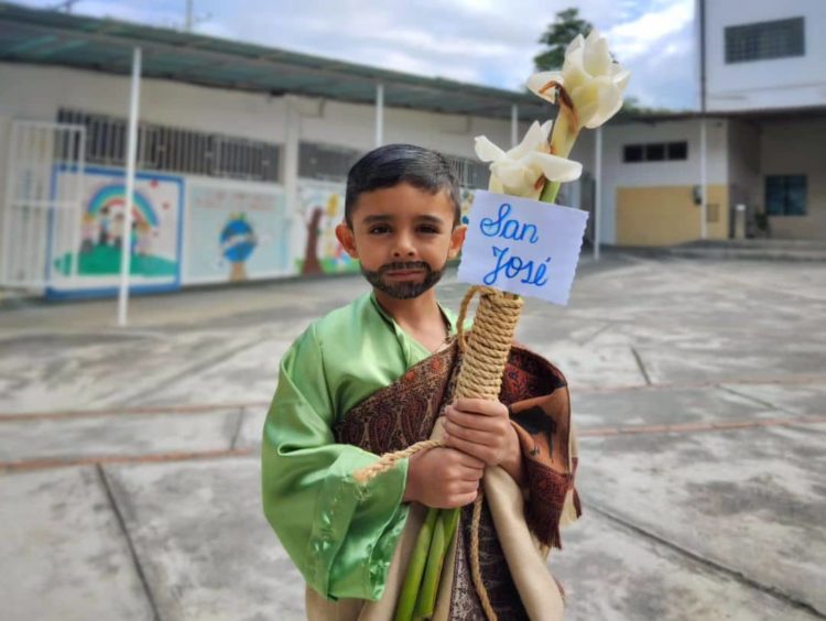 Niños del Colegio Fátima de Boconó realizan representación del Día de los Santos