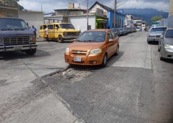 Más de dos años tienen huecos en las calles del centro de Valera