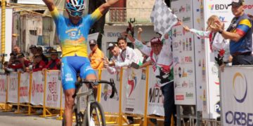 Fernando Briceño del team La Guacamaya-Indet gana primera etapa de la Vuelta Ciclística a Trujillo