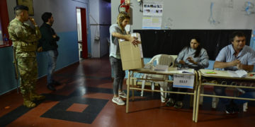 Un 30 % del padrón electoral había votado en Argentina hasta el mediodía