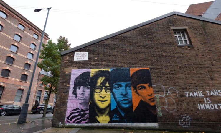 Liverpool (Reino Unido), 02/11/2023.- Mural de The Beatles en Liverpool. EFE/EPA/ADAM VAUGHAN