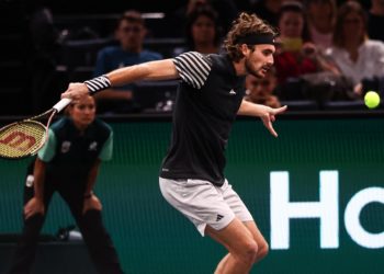 Tsitsipas se impone a Zverev y se asegura el billete a Turín