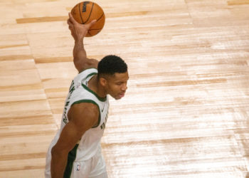 Antetokounmpo aplasta a Wizards con 42 puntos y Bucks suman cinco triunfos seguidos