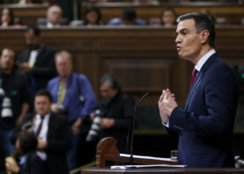 Sánchez critica el apoyo de la derecha española a Milei: «hay que hacérselo mirar»